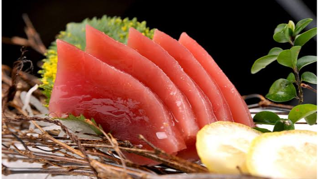 四月份，金槍魚（鰹魚）價格繼續(xù)堅挺，罐頭工廠持續(xù)承擔(dān)成本壓力