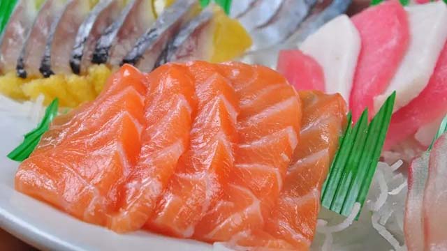 挪威、智利三文魚價(jià)格差達(dá)€2/kg，迫使歐洲煙熏工廠進(jìn)口智利原料
