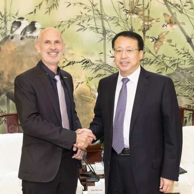 上海市市長(zhǎng)龔正會(huì)見瑞典沃爾沃汽車總裁兼首席執(zhí)行官駱文襟一行